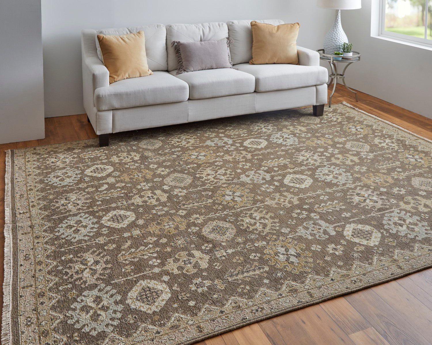 Aleska Oriental Brown/Ivory Rug