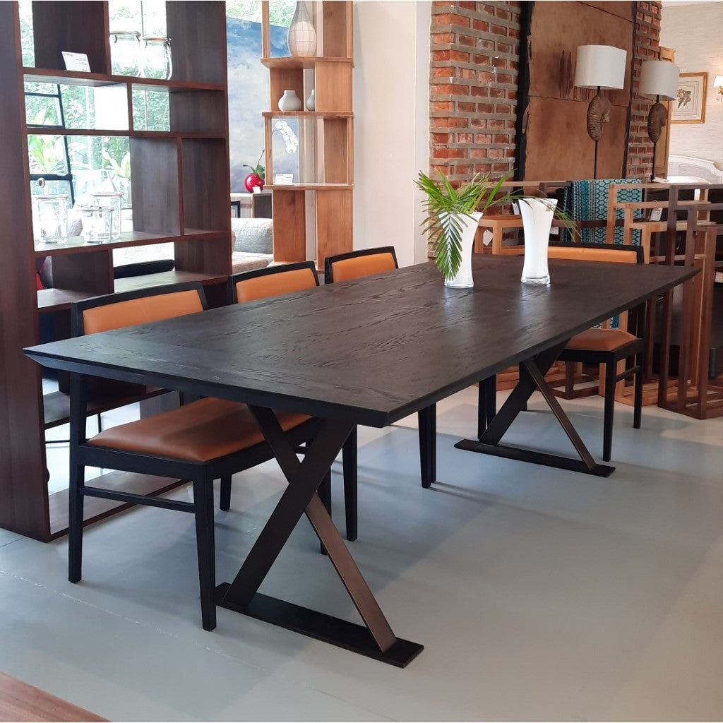 Max dining table