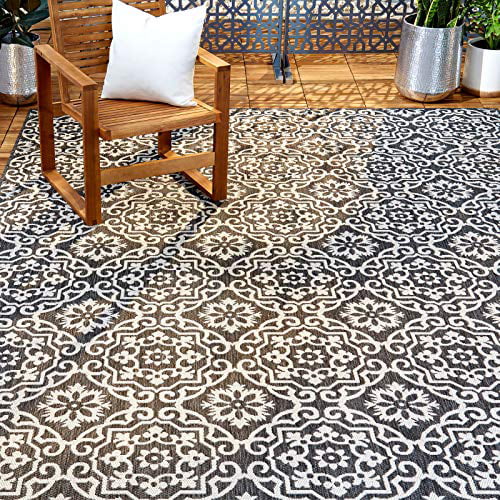 Nicole Miller New York Patio Country Danica Transitional Geometric Indoor/Outdoor Area Rug, Black/Grey, 5'2"x7'2"