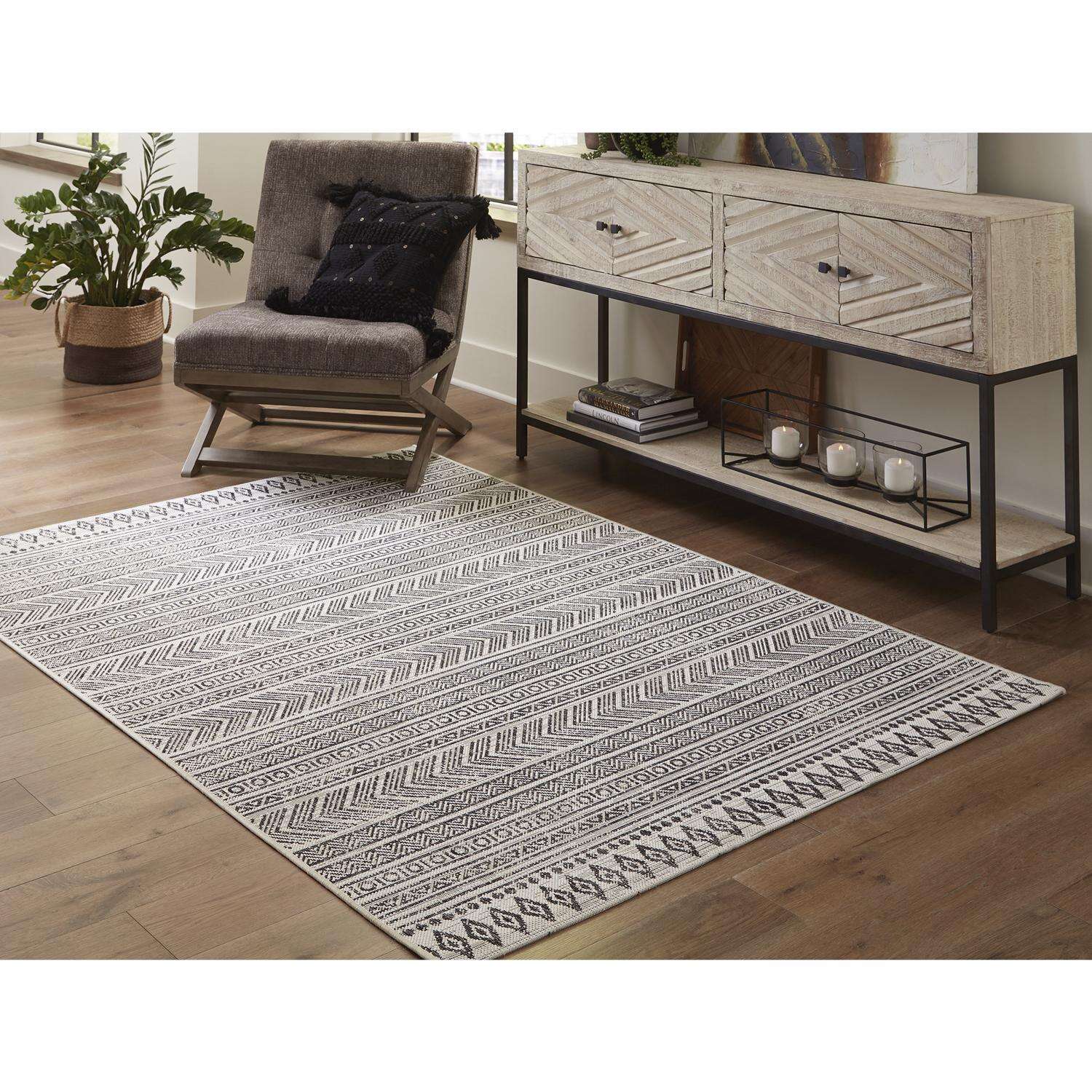 Ashley Brinoy 122 in. L X 94 in. W Black/White Geometric Indoor and Outdoor Polypropylene Rug