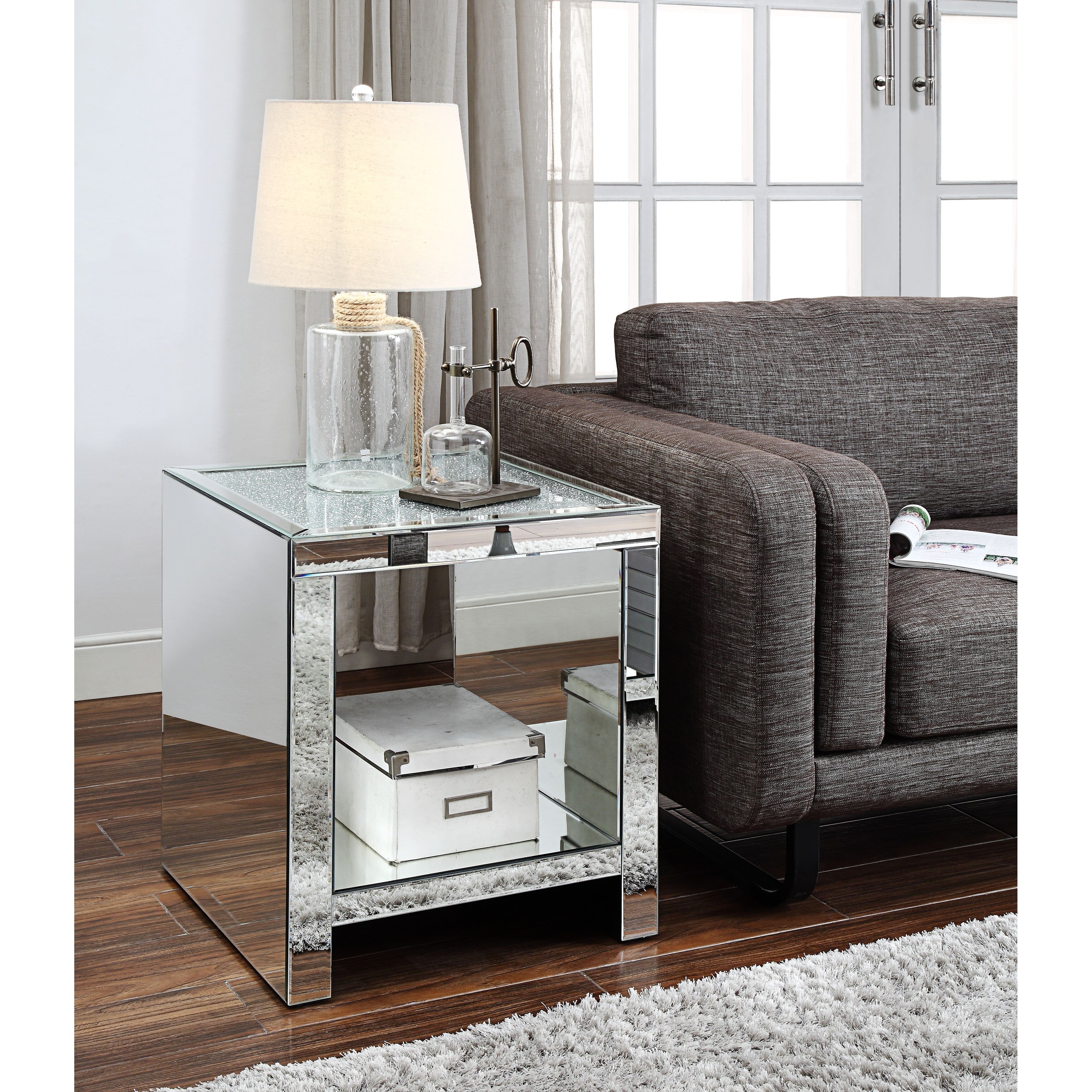 ACME Malish End Table， Mirrored