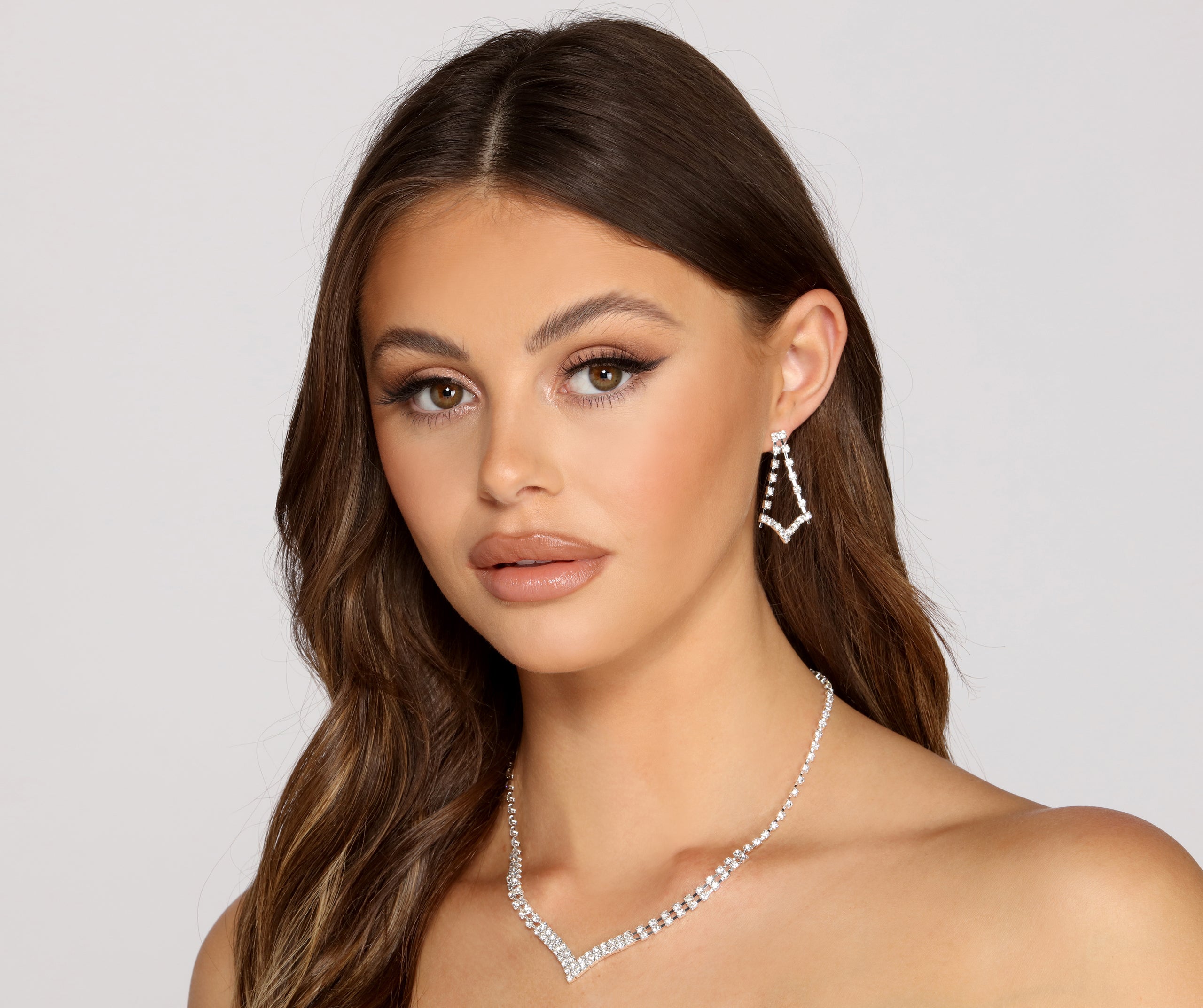 Dainty And Chic Rhinestone Necklace And Earrings Set