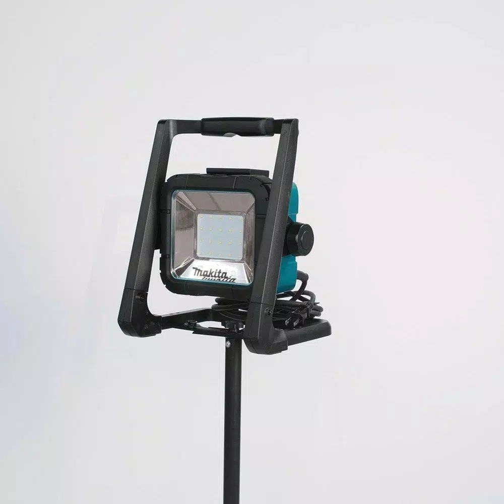 Makita 18-Volt LXT Lithium-Ion Cordless/Corded LED Flood Light and#8211; XDC Depot