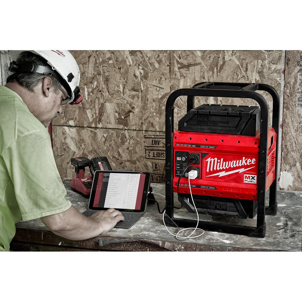 Milwaukee MX FUEL CARRY-ON 3600with 1800W Power Supply MXF002-2XC from Milwaukee