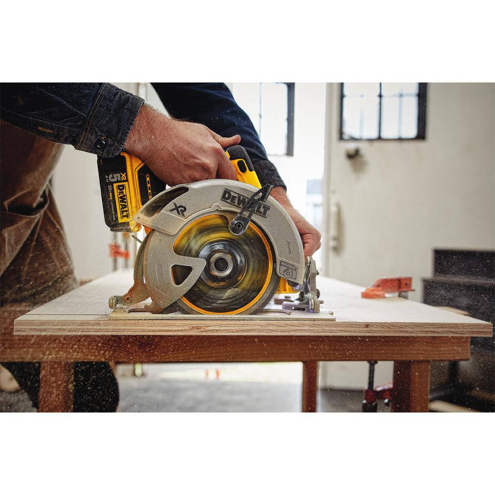 DW 20V MAX XR Cordless Brushless 7-14 in. Circular Saw (1) 20V Compact Lithium-Ion 3.0Ah Battery and 12V-20V MAX Charger DCS570BW230C