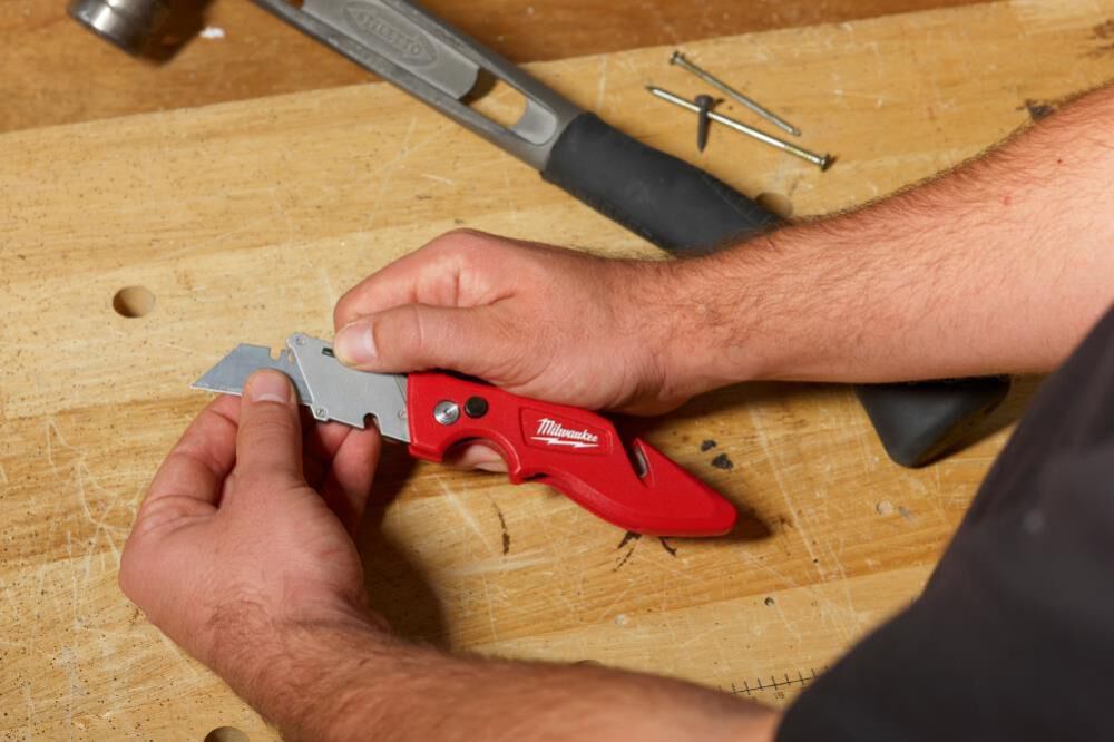 Milwaukee Fastback Flip-Blade Utility Knife 48-22-1901X4 from Milwaukee