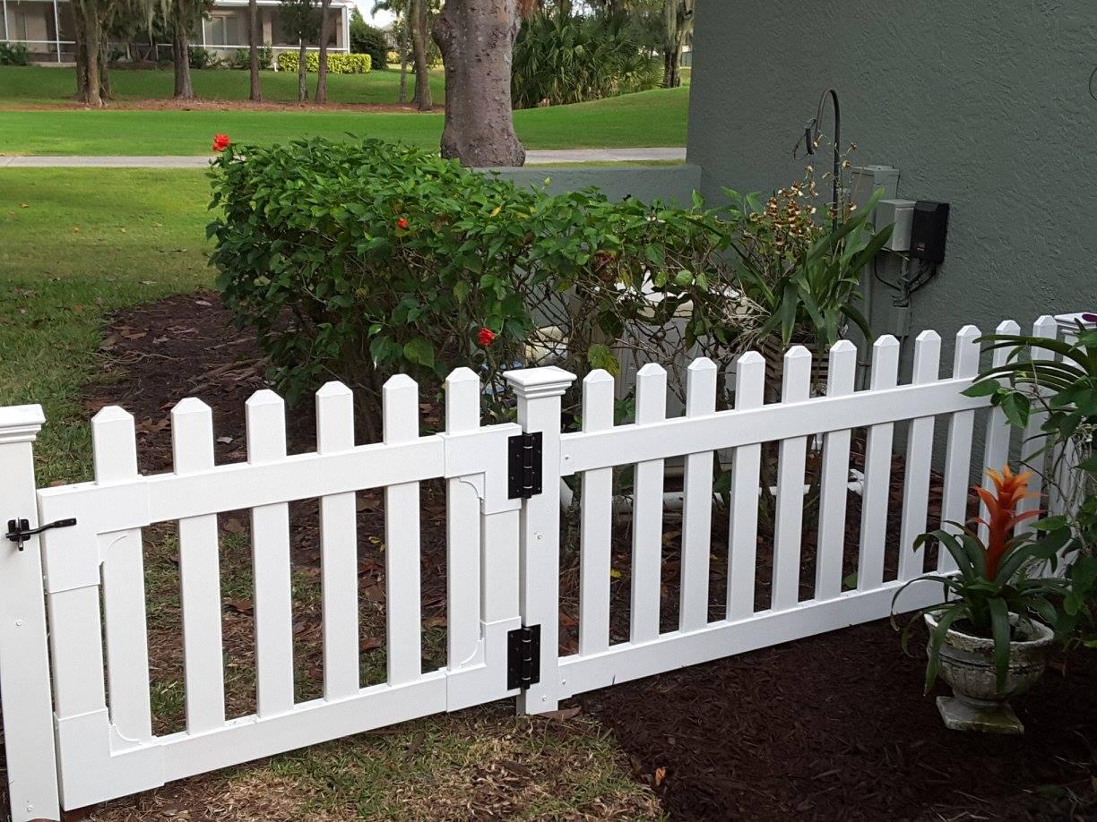 No-Dig Newport Picket Gate with Stainless Steel Hardware (31in x 41in)