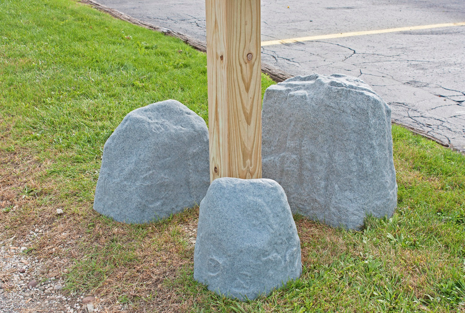 Landscape Rock – Natural Granite Appearance – Medium – Lightweight – Easy to Install