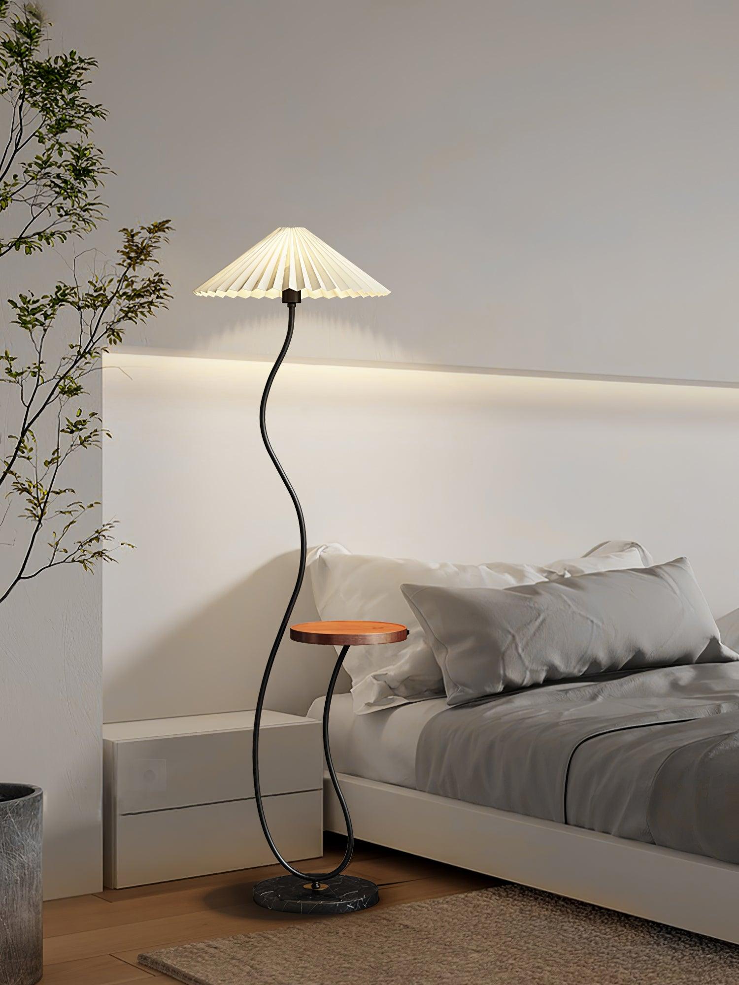 Curvatura Floor Lamp