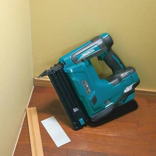 Makita 18V LXT Lithium-Ion 18-Gauge Cordless Brad Nailer (Tool-Only) XNB01Z