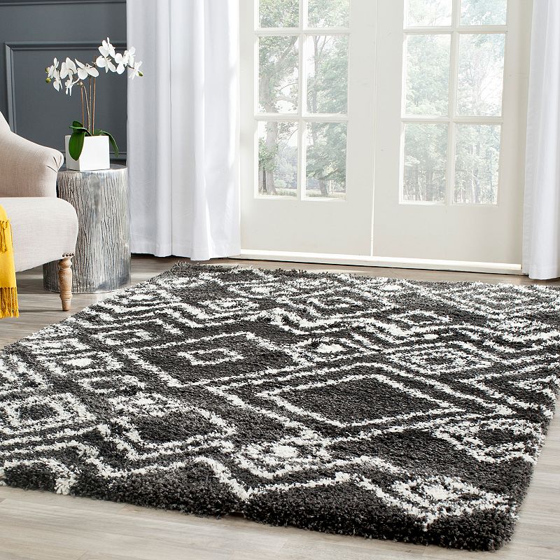 Safavieh Belize Tribal Chevron Shag Rug