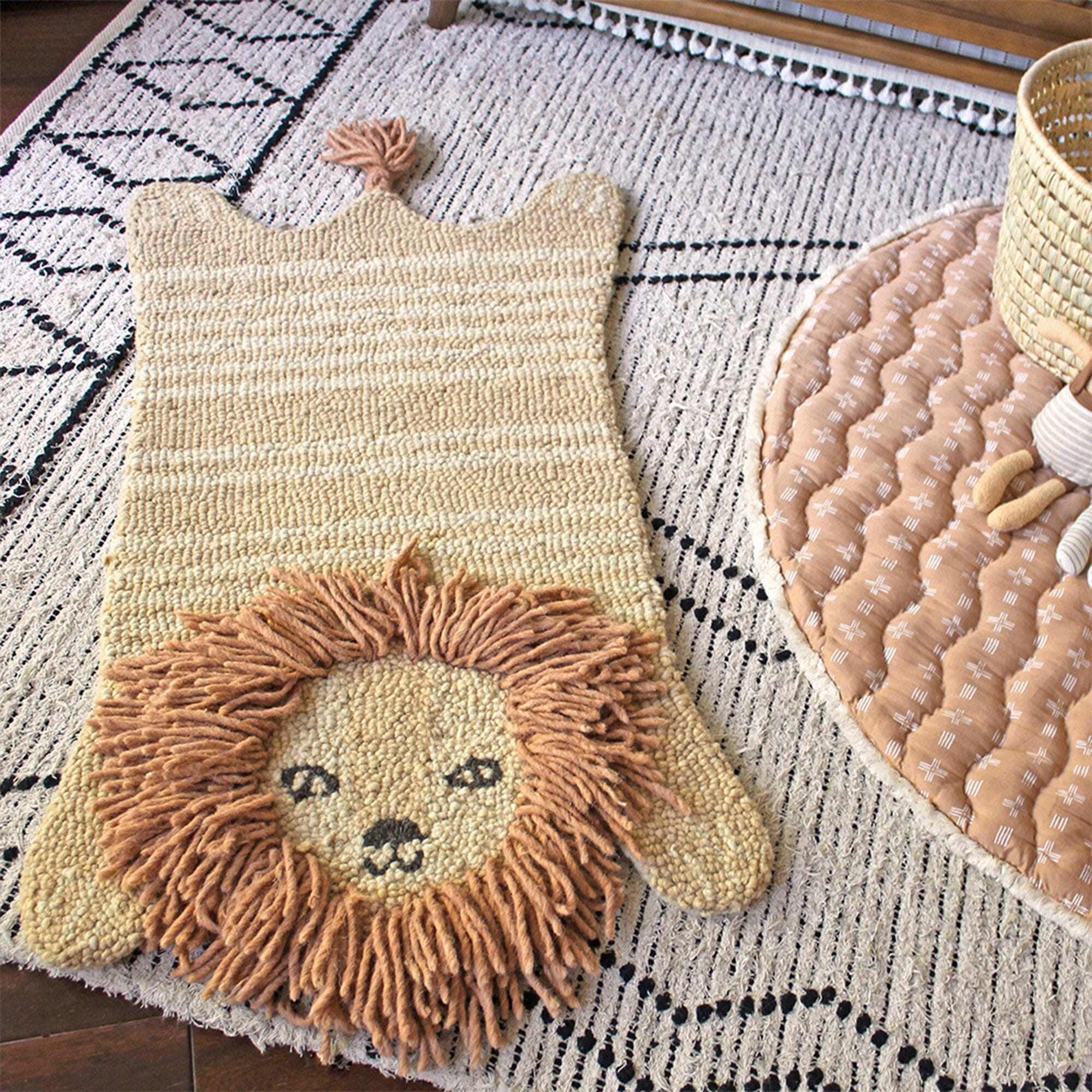 Crane Baby Lion Shape Rug