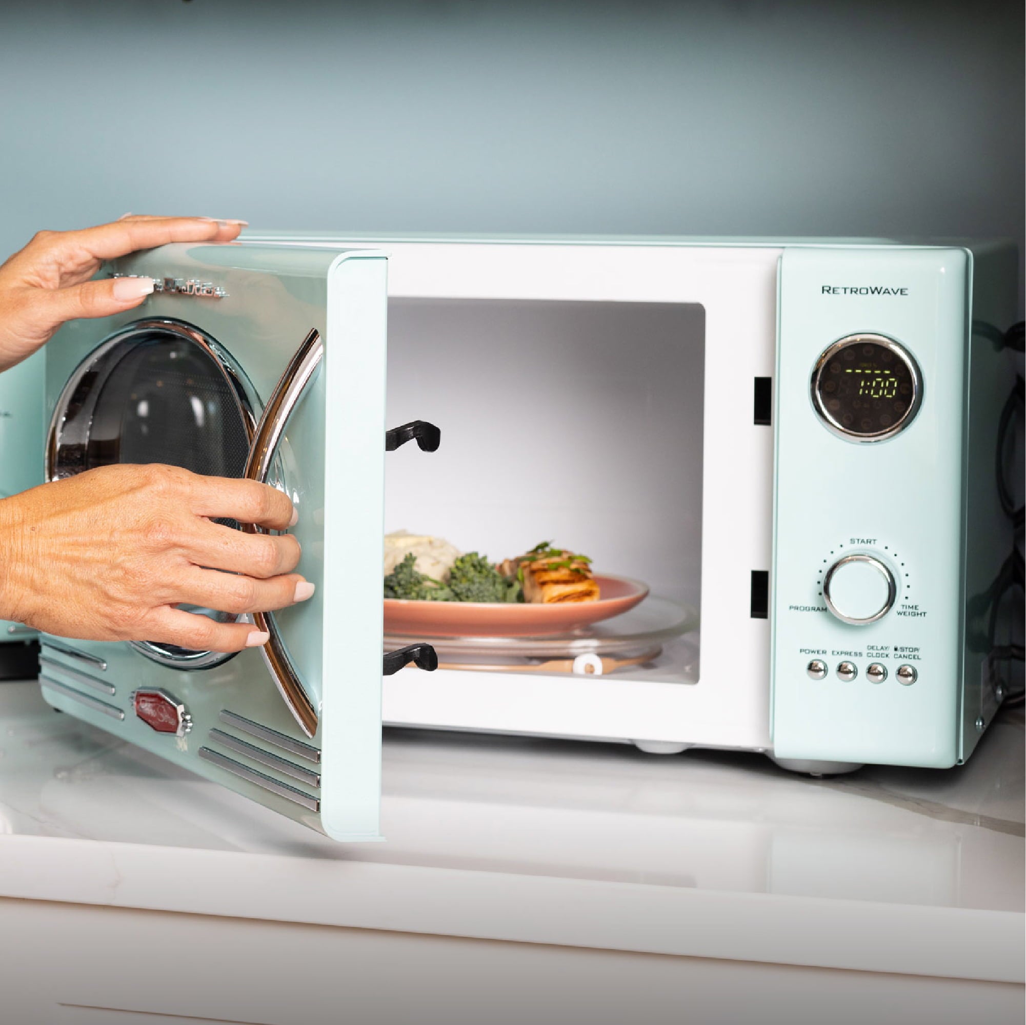 Nostalgia NRMO9AQ Retro Microwave Oven - 0.9 Cu. Ft. Aqua