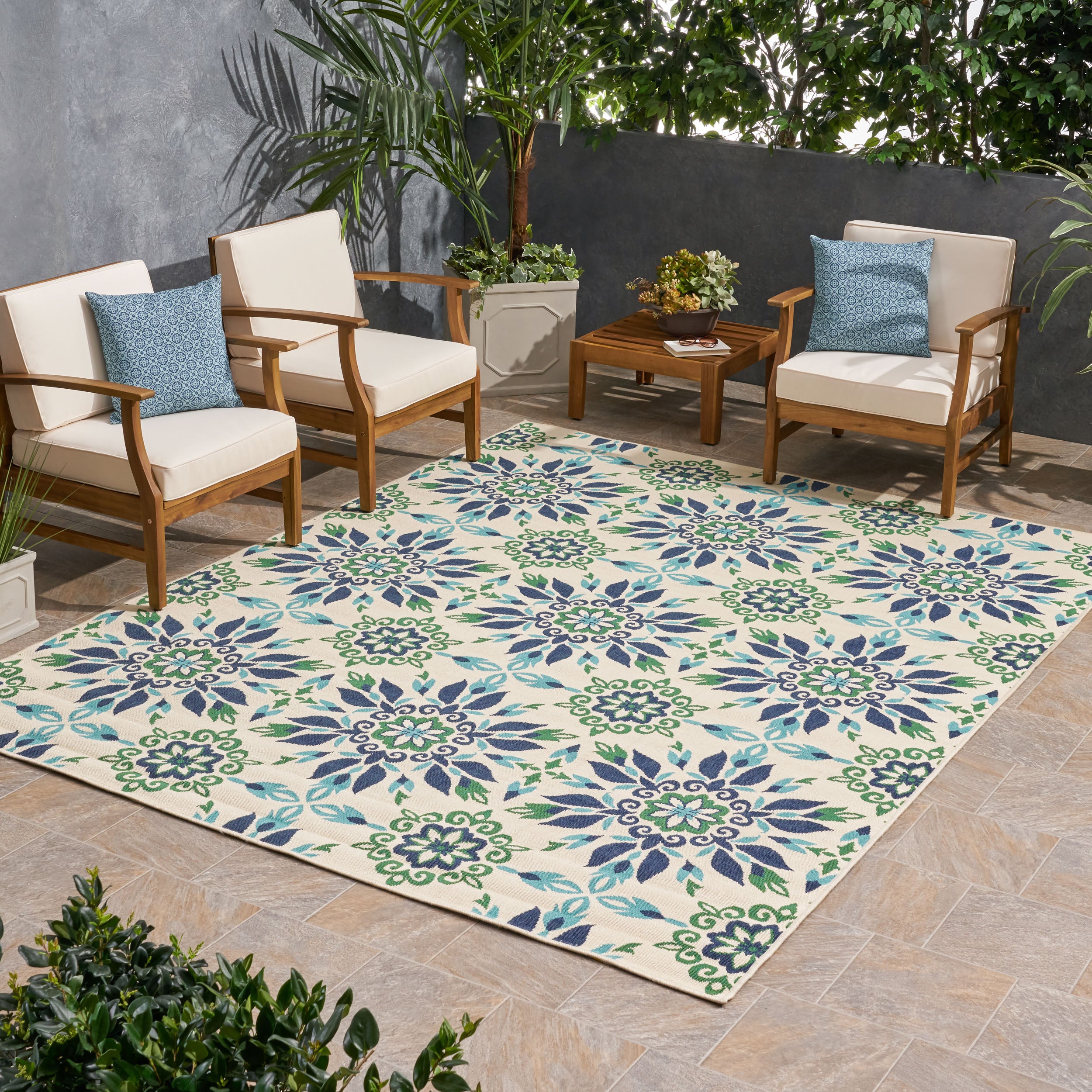 Phoebe Outdoor Medallion Area Rug, Ivory and Blue