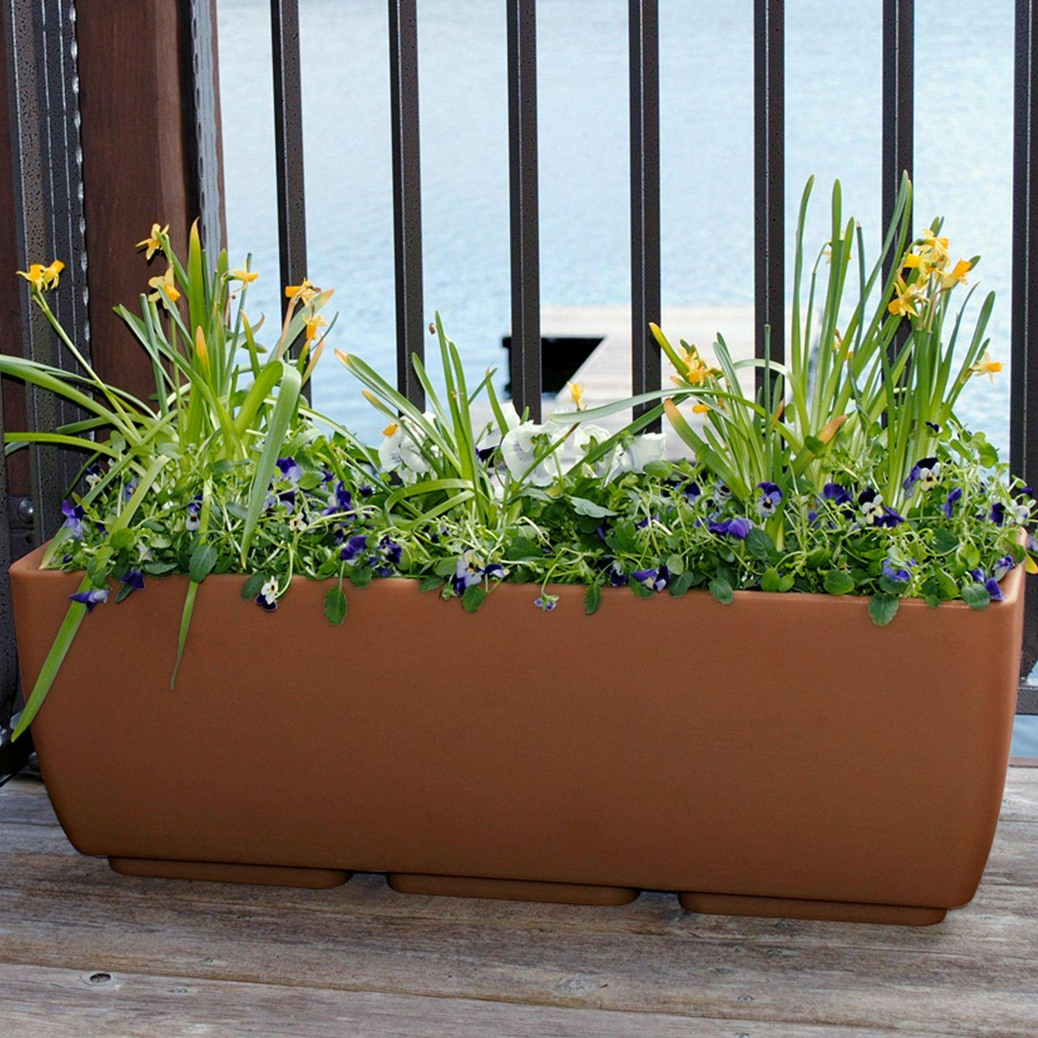 RTS Companies 5603-000100-7981 Urban Planter 36 in.x15 in.  Graphite