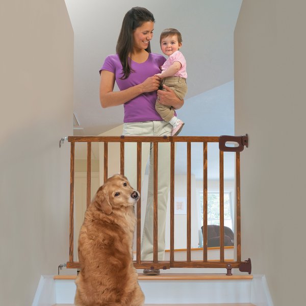 Summer Deluxe Stairway Simple to Secure Wood Dog Gate