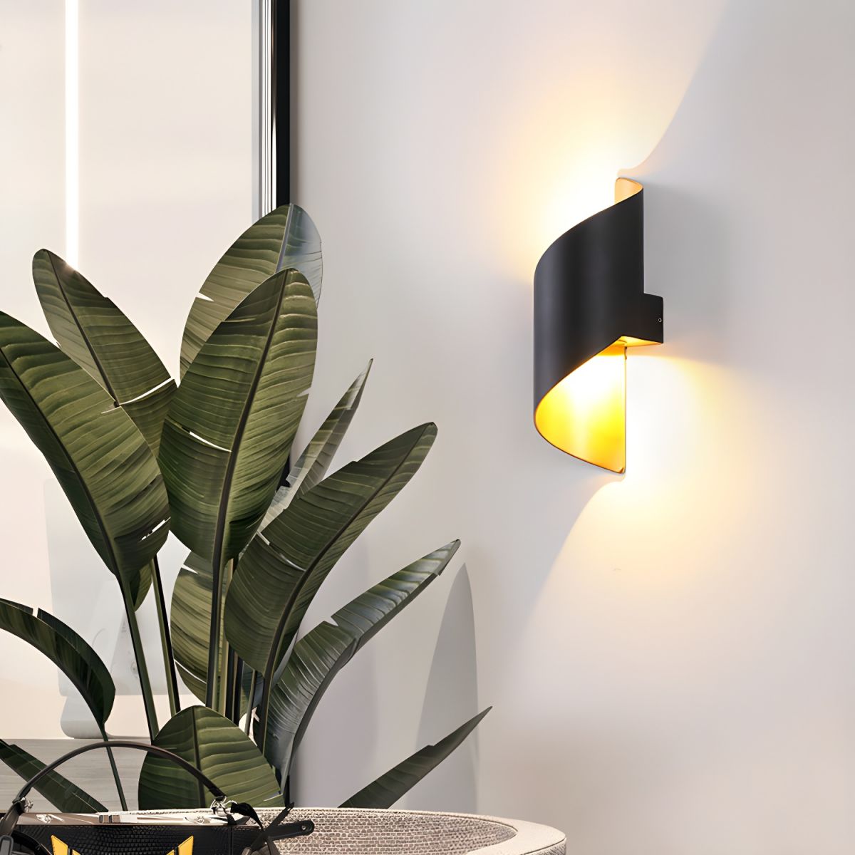 Lila Wall Lamp