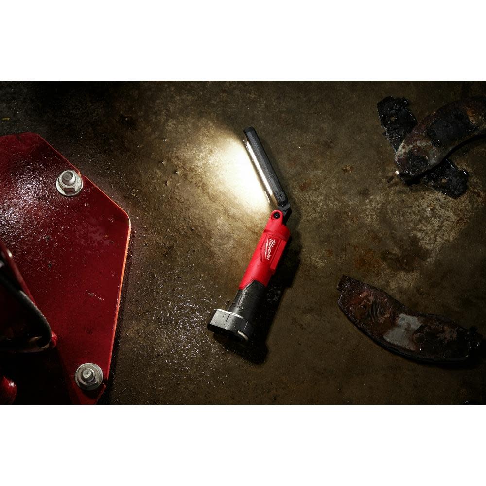 Milwaukee REDLITHIUM USB Stick Light with Magnet and Charging Dock ;