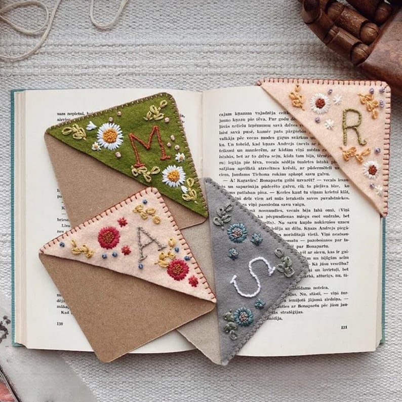 🔥BIG SALE - 49% OFF🔥🔥Personalized hand embroidered corner bookmark