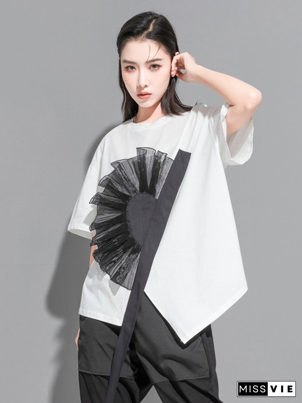 Stylish Black White Irregular Applique T-Shirt