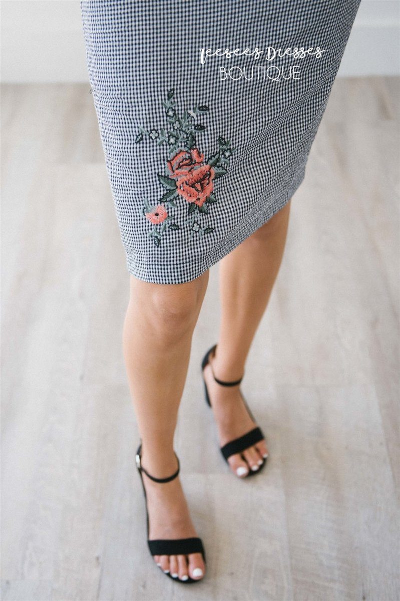 Gingham Floral Embroidered Pencil Skirt