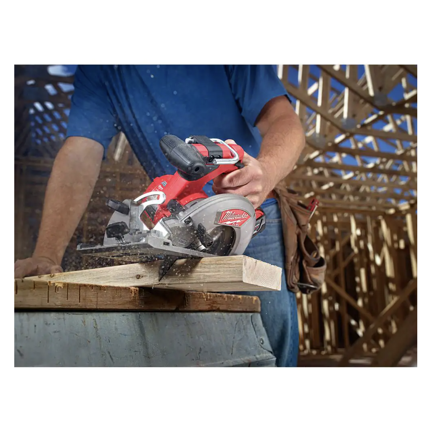 Milwaukee M18 Fuel 18-Volt Lithium-Ion Brushless Cordless 6-1/2 in. Circular Saw w/5.0Ah Battery Starter Kit