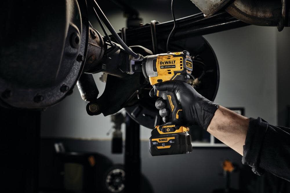 DEWALT 12V MAX Impact Wrench Kit 3/8