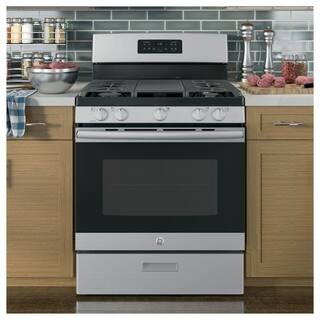 GE 30 in. 5.0 cu. ft. Freestanding Gas Range in Stainless Steel with Griddle JGBS66REKSS