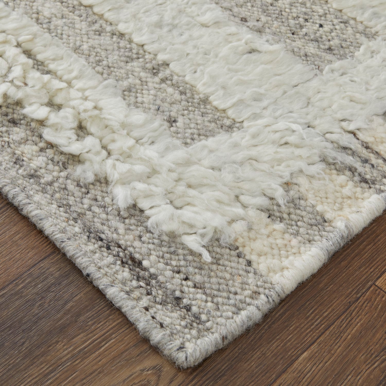 Saena Linear Hand Woven Ivory / Gray Rug