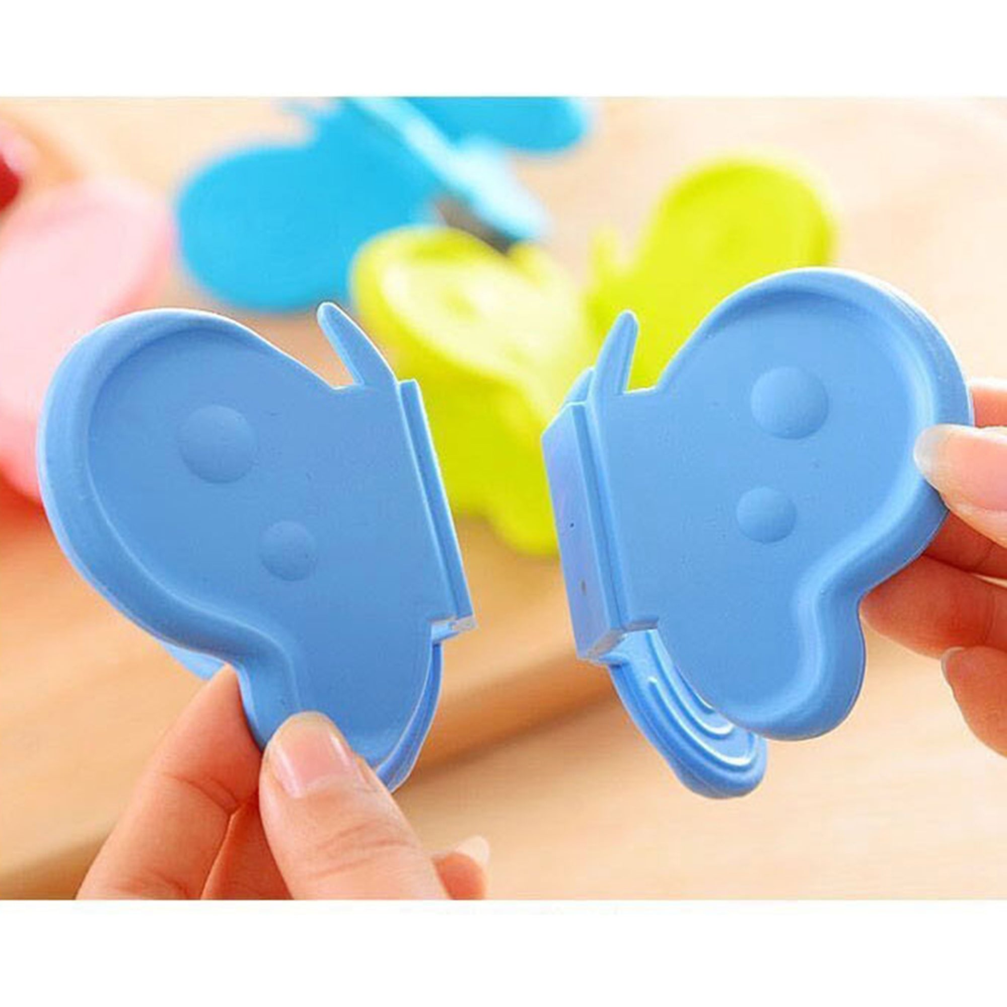 Silicone Butterfly Mini Silicone Oven Mitt， Magnetic Heat Resistant Gloves Cooking Pinch Grips for Kitchen Gadgets