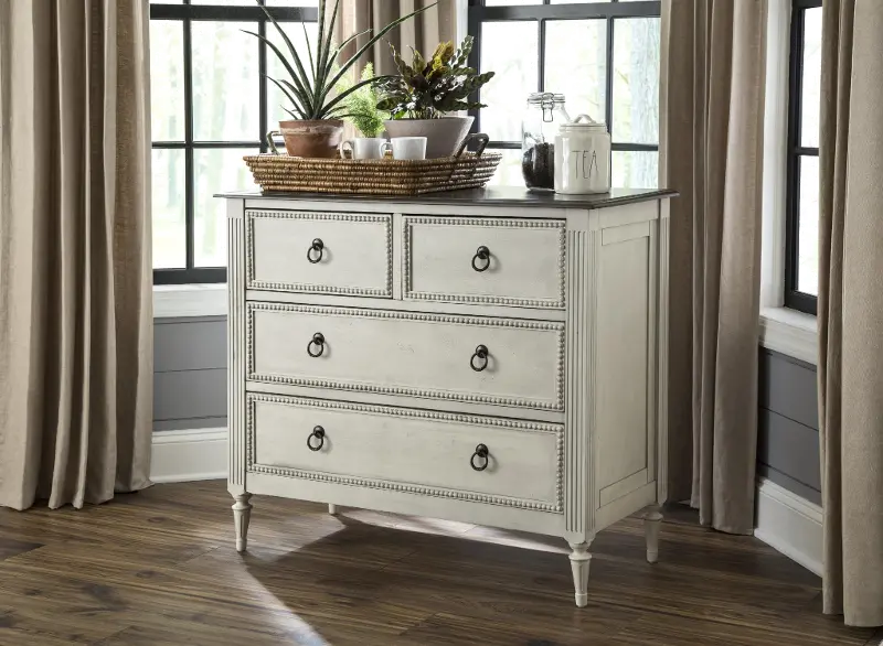 Traditional Antique Off White and Gray 4 Drawer Accent Chest