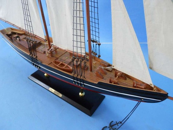 Handcrafted Model Ships BIuenose 32 Wooden Bluenos...