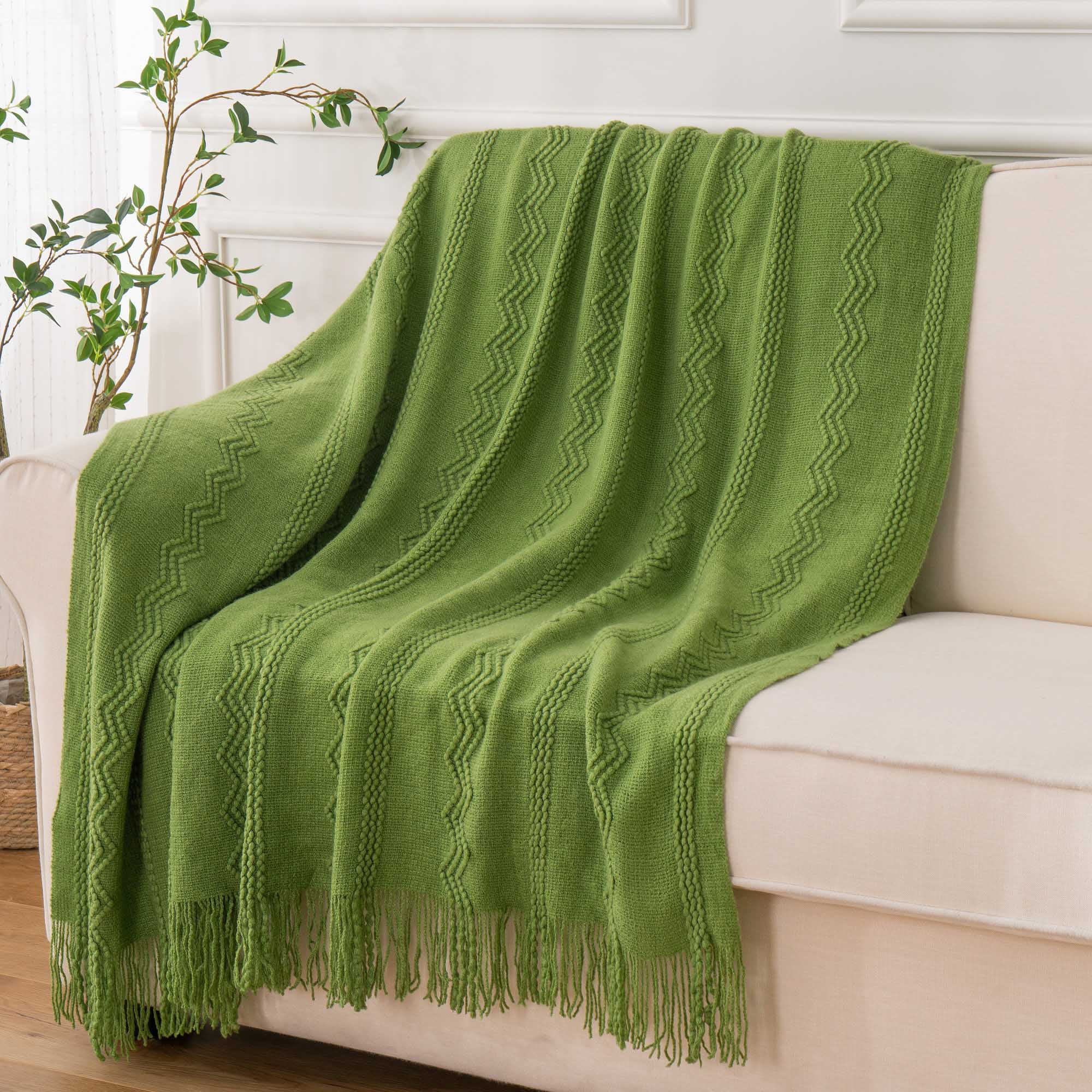 Battilo Spring Green Throw Blanket Soft Lightweight Textured Decorative Sofa Blanket with Tassel for Bed， Couch (Green， 50