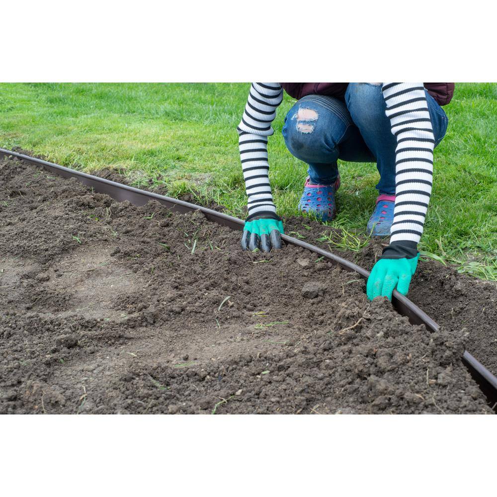 Master Mark 40 ft. Master Gardener PRO Coiled Edging with Stakes 25940