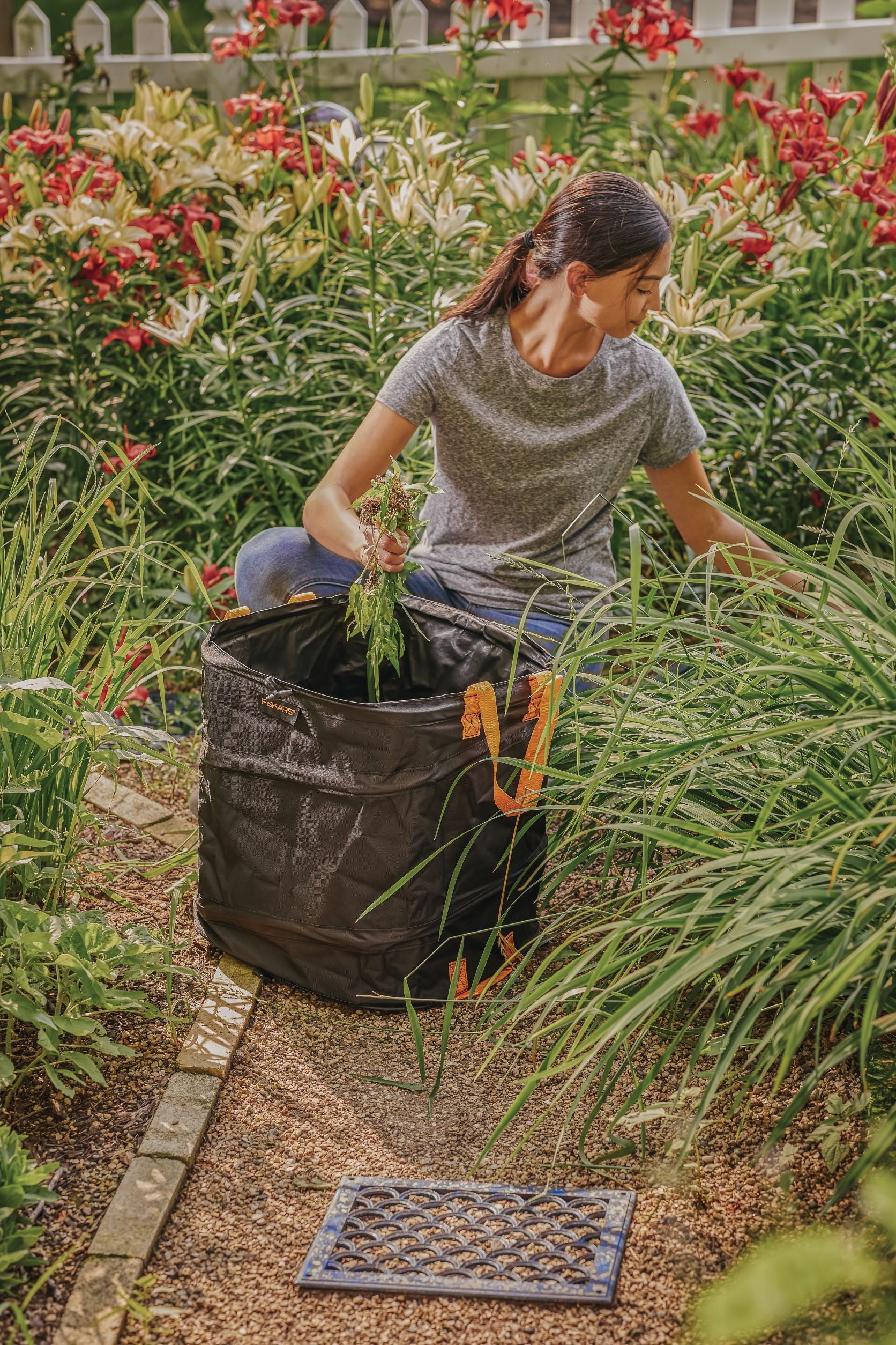 Fiskars 19 Gal Square Collapsible Gardening Bag, Tear-Resistent Material