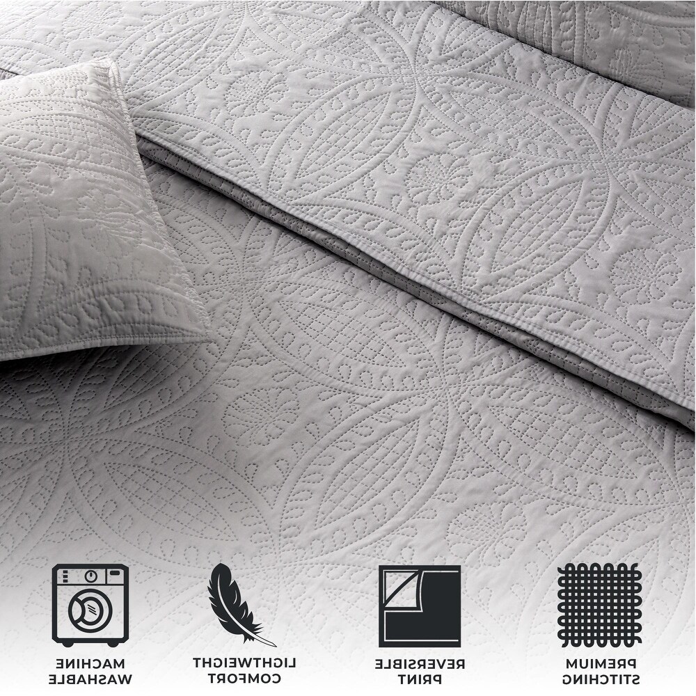 Luxurious Pinsonic Medallion Microfiber Quilt Set With Shams