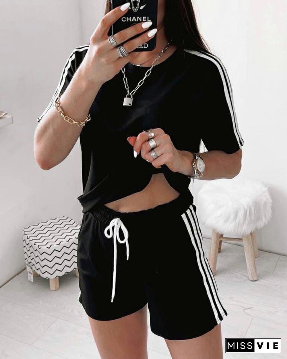 Striped Side Patchwork Short Sleeve Cropped T-shirts With Shorts Suit Sets P15599