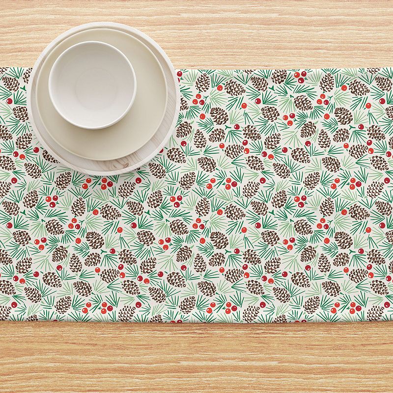 Table Runner， 100% Polyester， 14x108， Holiday Foliage and Berries