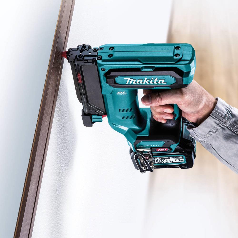 Makita 40V max XGT Pin Nailer Kit Brushless Cordless 23 Gauge 2.5Ah ;