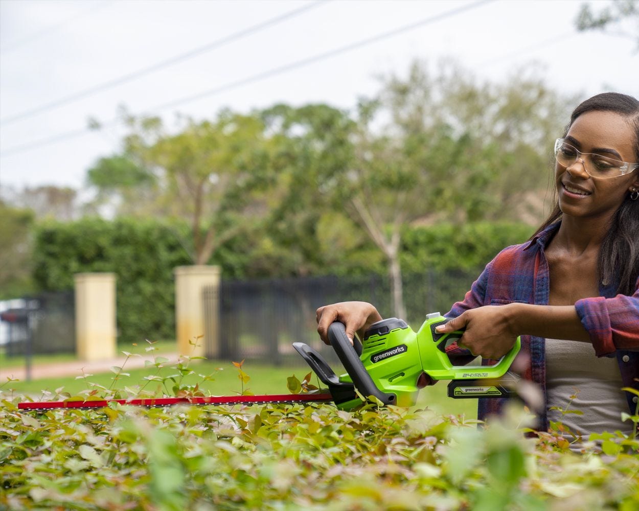 24V 22-Inch Cordless Hedge Trimmer | Greenworks Tools