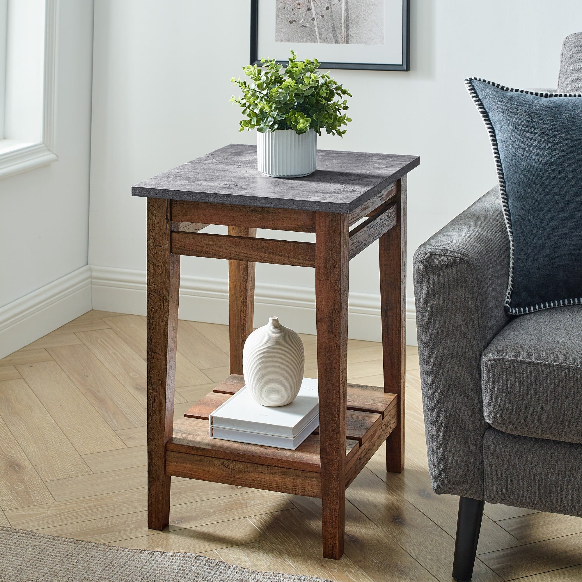 Modern Farmhouse Plank End Table， Dark Concrete