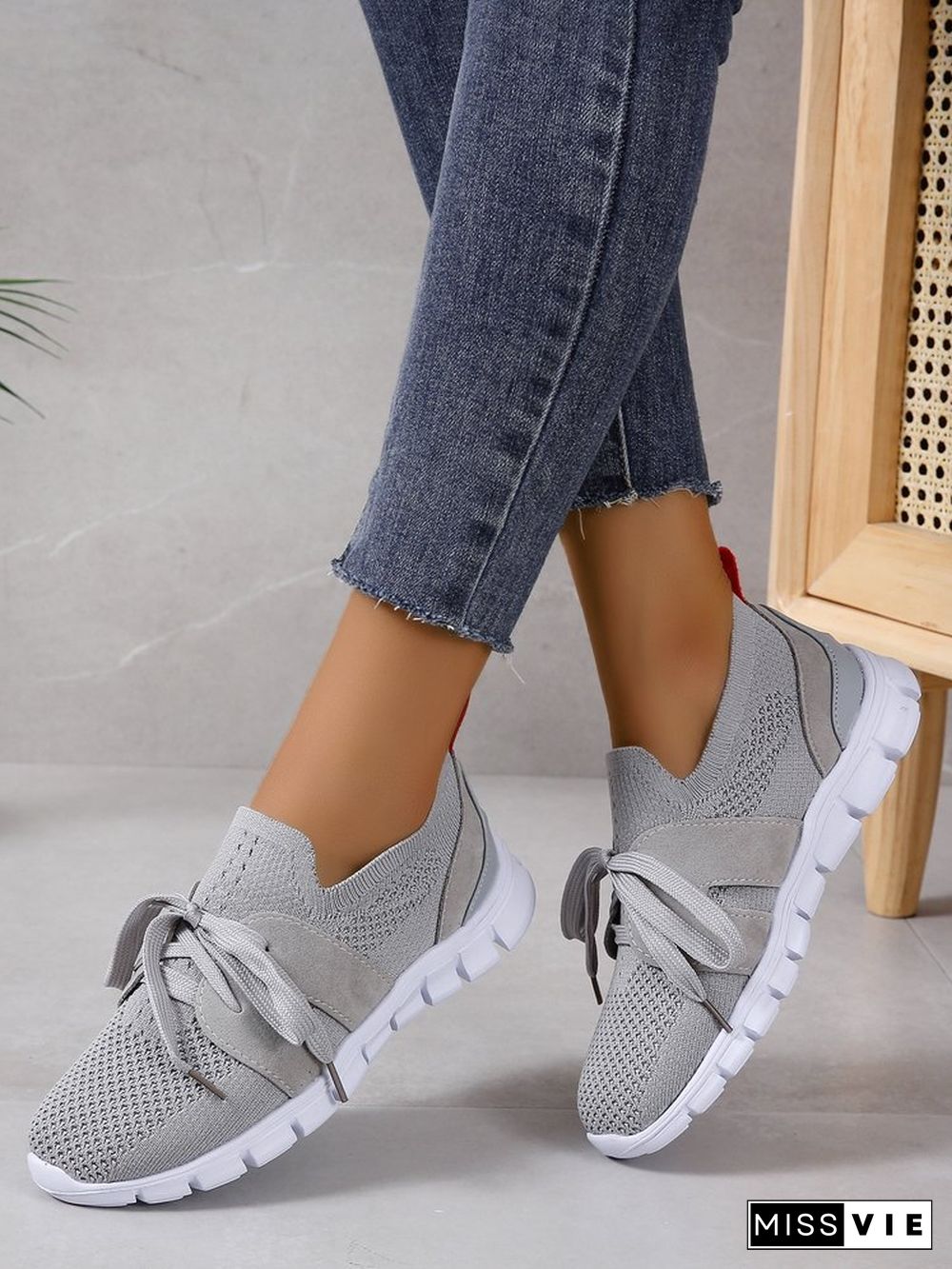 Comfortable Soft Sole Lightweight Non-Slip Flyknit Lace-Up Sneakers