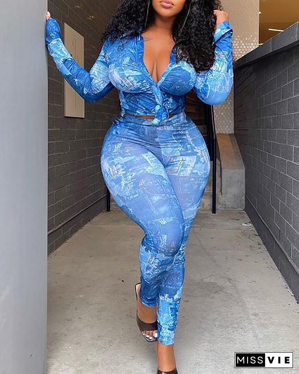 Plus Size Graphic Print Bell Sleeve Top & Pants Set