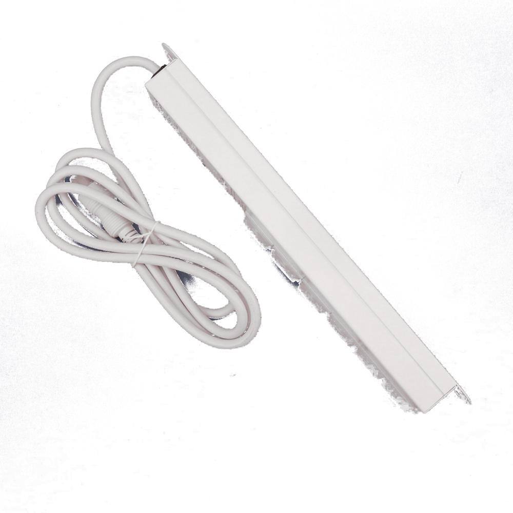 Leviton 15 Amp Medical Grade 6-Outlet Power Strip with Locking Covers and 7 Foot Cord with Right Angle White 5306M-1N7