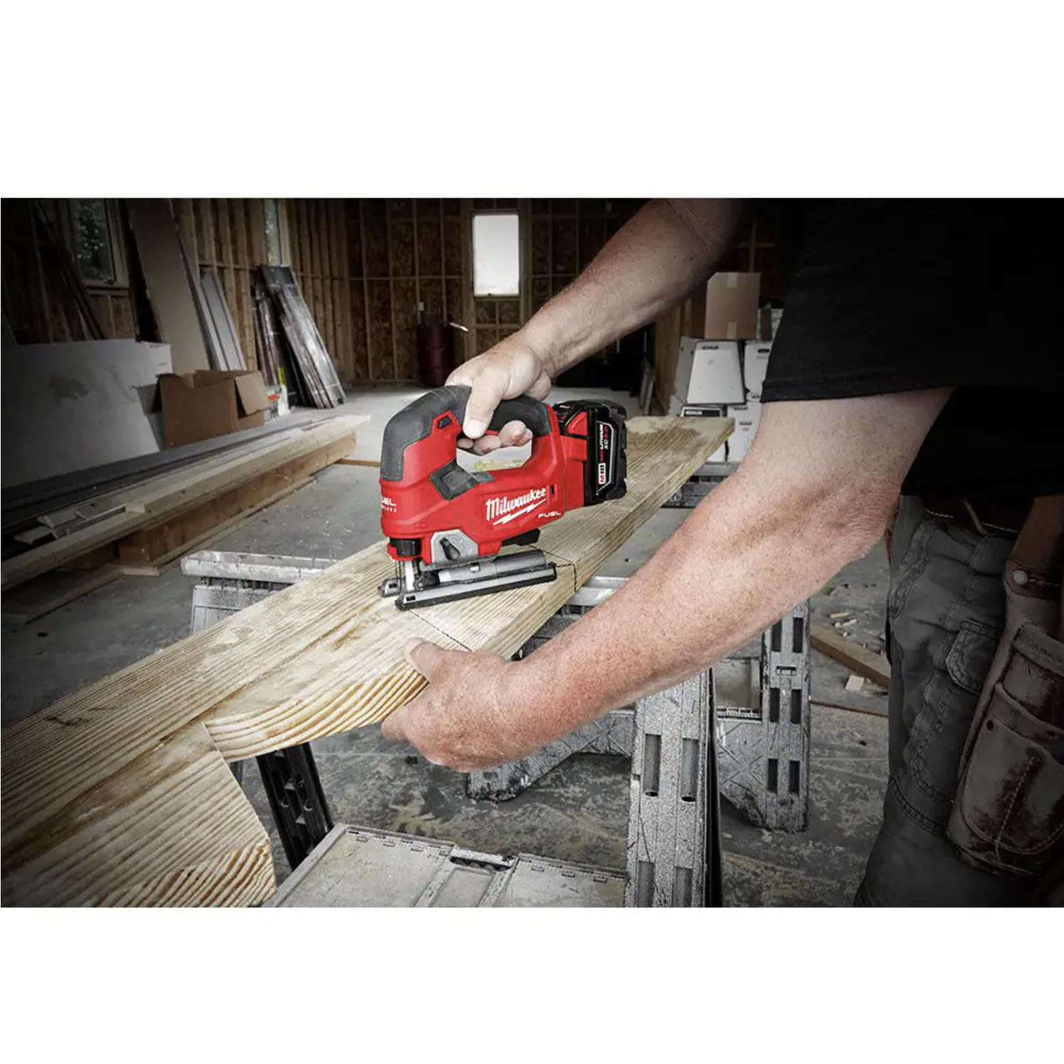 Milwaukee M18 FUEL 18-Volt Lithium-Ion Brushless Cordless Jig Saw Kit with 5.0Ah Battery， Charger and Case (2737-21)