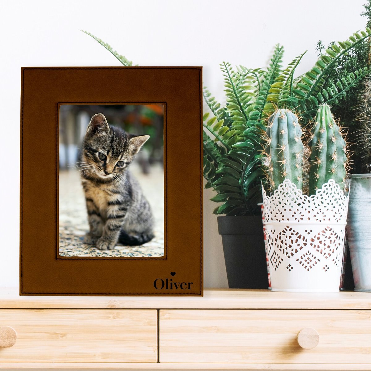 904 Custom Personalized Name with Heart Leatherette Pet Picture Frame