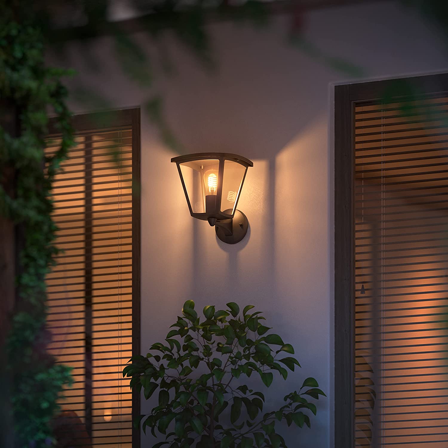 Philips Hue White Ambiance Inara Outdoor Light， Wall Fixture， Use with Alexa， Homekit and Google Assistant (Hue Hub Required)