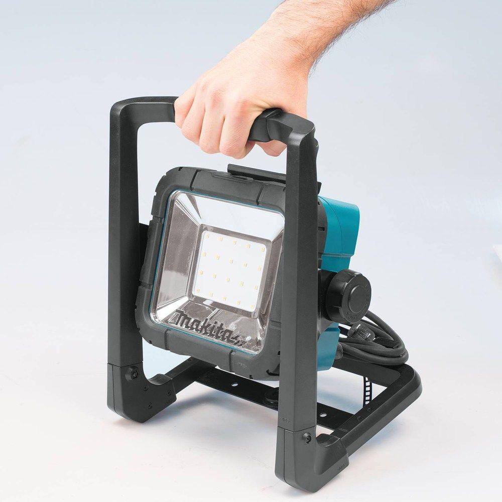 Makita 18V LXT Lithium-Ion CordlessCorded LED Flood Light DML805