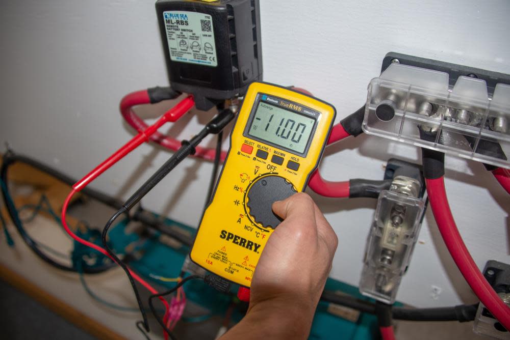 Sperry Instruments DM6850T Digital Multimeter， Thin， TRMS， Bluetooth， Autoranging， 600 V AC/DC， 10A Current， Continuity， Resistance， Capacitance， Frequency， Temperature ;