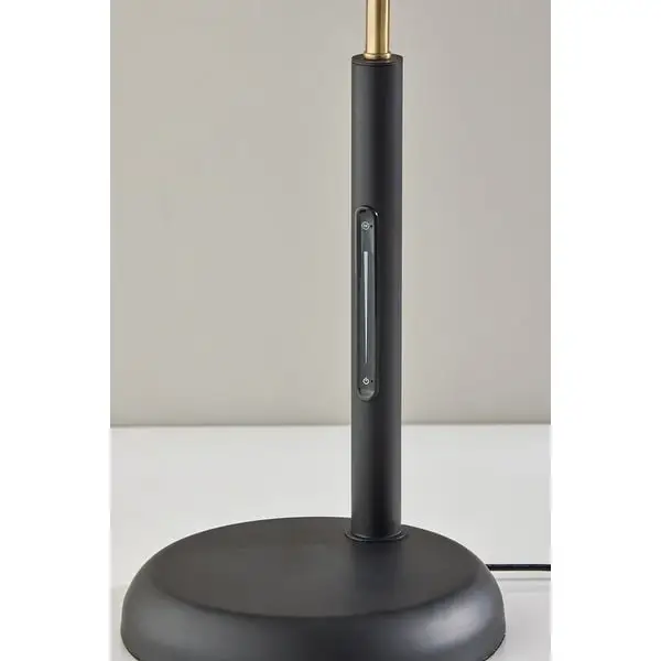 Lawson LED Table Lamp w. Smart Switch